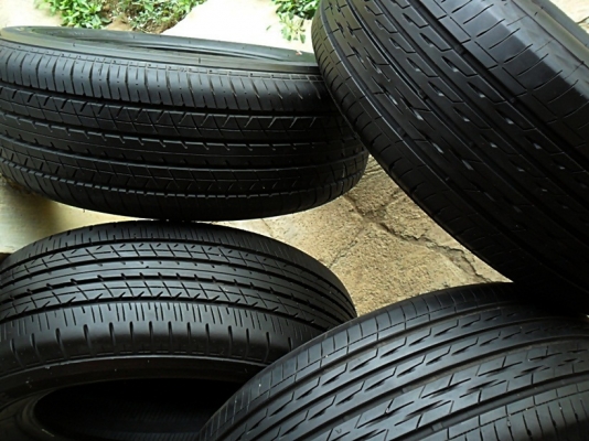 ยางขอบ16 บริดสโตน215-60-R16 ลงพื้นปี16(4เส้น 4,500) เหมือนยางใหม่