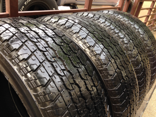 ยาง Bridgestone 255 65 17 ปี13 ดอกเต็ม ราคาไม่แพง