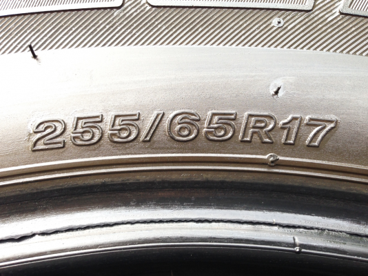 ยาง Bridgestone 255 65 17 ปี13 ดอกเต็ม ราคาไม่แพง
