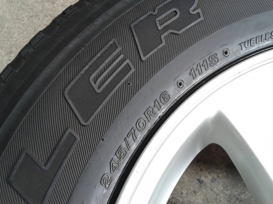 ขอบ16นิ้ว6รู อีสุ พร้อมยาง สวยๆ 4 ล้อ ราคา 7400 บาท