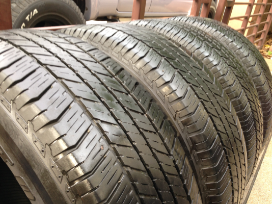 ยาง Bridgestone 265 65 17 ปี14 ดอกสวย พร้อมใช้งาน ราคาไม่แพง