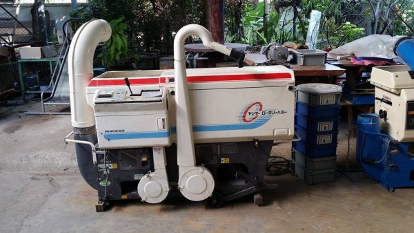 เครื่องสีข้าวกล้องเก่าญี่ปุ่น YANMAR รุ่น RHM250 สภาพเครื่องสวย พร้อมใช้งาน