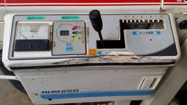 เครื่องสีข้าวกล้องเก่าญี่ปุ่น YANMAR รุ่น RHM250 สภาพเครื่องสวย พร้อมใช้งาน