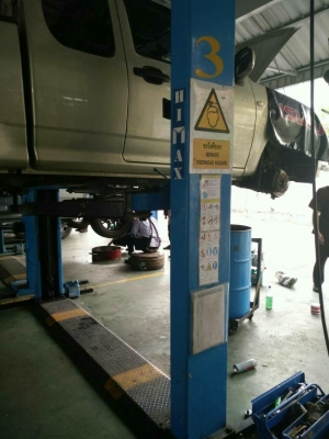 ขายลิฟท์ยกรถยนต์มือสอง HIMAX.  2.5. TON.  คานล่าง