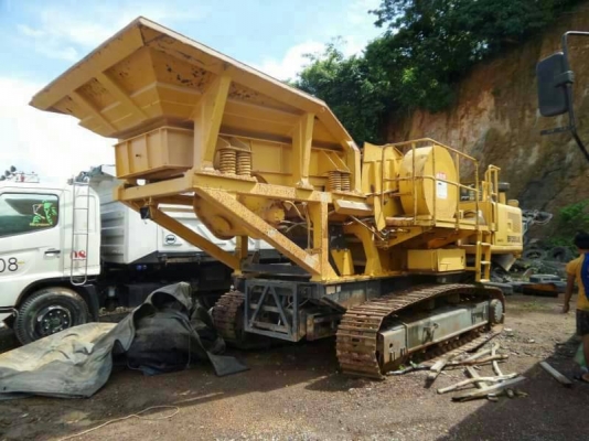 รถคัดเซอร์โม่หิน KOMATSU BR 359JG รถทำงานอยู่ รถคัดเซอร์โม่หิน KOMATSU BR 359JG รถทำงานอยู่