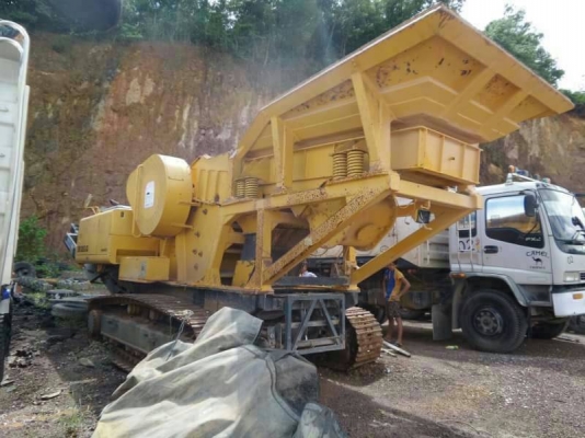 รถคัดเซอร์โม่หิน KOMATSU BR 359JG รถทำงานอยู่ รถคัดเซอร์โม่หิน KOMATSU BR 359JG รถทำงานอยู่