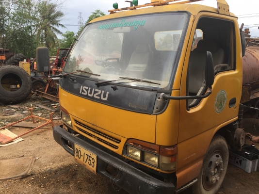 6ล้อรถน้ำ isuzu NPR120แรง รถประมูลจากเทศบาล. เล่มทะเบียนพร้อม