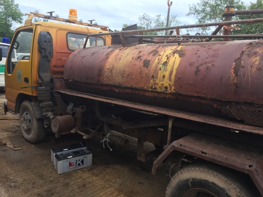 6ล้อรถน้ำ isuzu NPR120แรง รถประมูลจากเทศบาล. เล่มทะเบียนพร้อม