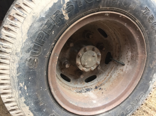 6ล้อรถน้ำ isuzu NPR120แรง รถประมูลจากเทศบาล. เล่มทะเบียนพร้อม