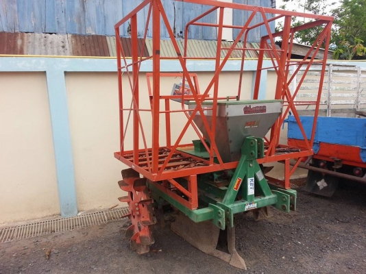 เครื่องปลูกอ้อย KMT ร่องคู่ สภาพดี