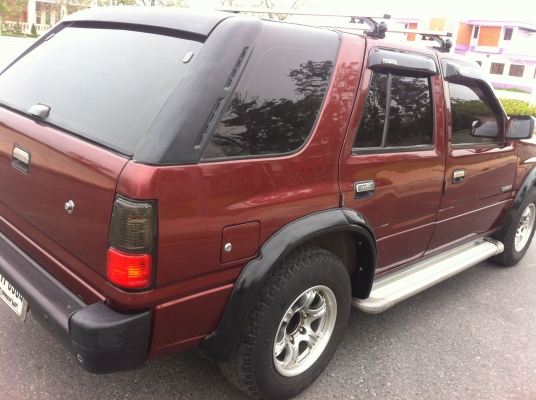 isuzu cameo สวยใสสภาพนางฟ้า รถเดิมๆเจ้าของขายเองครับ ชื่อผมเอง ตรงเล่ม