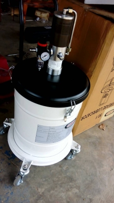 ถังอัดจาระบี   แบบลม