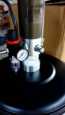 ถังอัดจาระบี   แบบลม