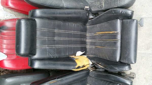 ขายเบาะหน้า e30 ฝั่งผู้โดยสาร 2 เบาะครับ
สภาพตามรูปครับ ควรหุ้มเบาะใหม่ครับ

2000 บาท

0834301397
Line: surawat.hant