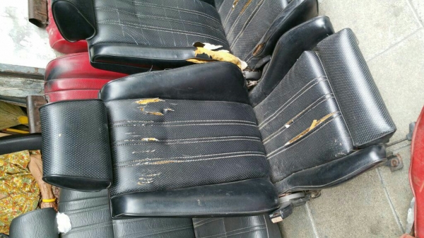 ขายเบาะหน้า e30 ฝั่งผู้โดยสาร 2 เบาะครับ
สภาพตามรูปครับ ควรหุ้มเบาะใหม่ครับ

2000 บาท

0834301397
Line: surawat.hant