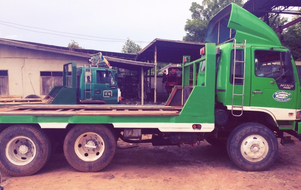 HINO SUMO FM 320 HP D6AB สิบล้อ 2 เพลา เทรลเลอร์ท้ายลาดขึ้นรถแบ็คโฮร PC 200 สวยสภาพดีสุดๆพร้อมลากพร้อมใช้งาน เครื่องยนต์ฮุนไดดีเซล 320 แรงลงเล่มครบ หัวเก๋ง 3 Mอย่างสวยภายในครบพร้อม พวงมาลัยเพาเวอร์ ระบบเบรคทริ๊ปฟี้ ช่วงล่างแน่นคัชซีไม่แตกบวม ยางสภาพดีประม