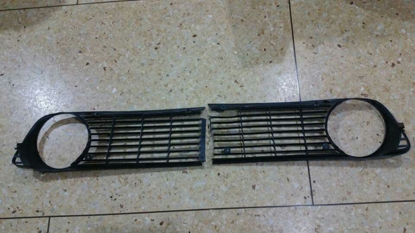 ขายกระจังหน้า พลาสติก สีดำ bmw 2002 ไฟเหลี่ยม 
สภาพตามรูป มีรอยแตก สามารถเอาไปซ่อม และ ทำสีให้เหมือนใหม่ได้ 

4800 บาท

0834301397
Line: surawat.hant