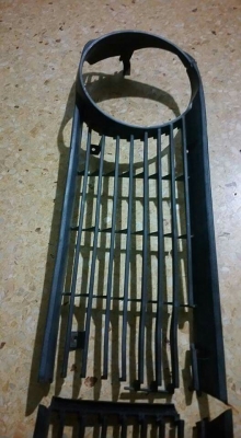 ขายกระจังหน้า พลาสติก สีดำ bmw 2002 ไฟเหลี่ยม 
สภาพตามรูป มีรอยแตก สามารถเอาไปซ่อม และ ทำสีให้เหมือนใหม่ได้ 

4800 บาท

0834301397
Line: surawat.hant