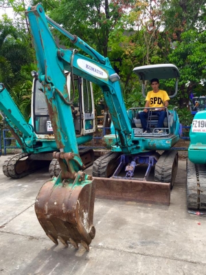 KOMATSU 30-7 ขนาดPC-30 <คอลโทนสั้นปั๊มนิ้ว>รถเก่านอกแท้มีเอกสารใบอินวอย ติดต่อ 085-5632278 (ราคาต่อรองได้)