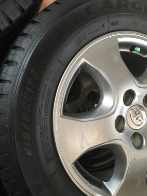 ล้อแม็กเดิม Vigo พร้อมยาง 215 65 16 ปี 15 ล้อมีรอยบ้างตามการใช้งาน