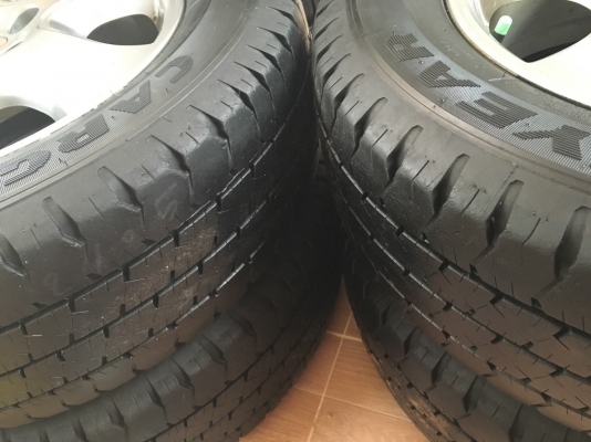 ล้อแม็กเดิม Vigo พร้อมยาง 215 65 16 ปี 15 ล้อมีรอยบ้างตามการใช้งาน