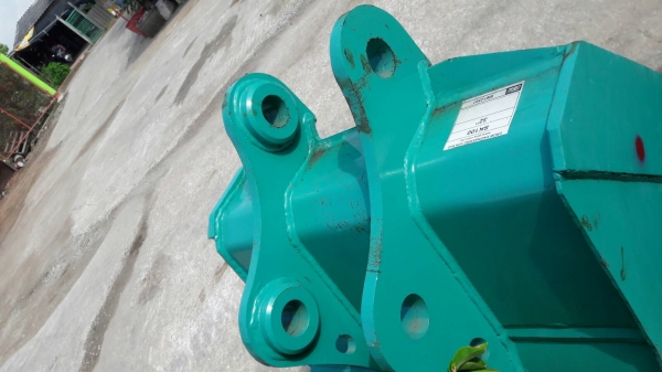 ขายบุ้งกี๋ KOBELCO  SK100  เก่าญี่ปุ่นแท้  เหล็กหนา   ยังไม่เคยใช้งานในไทย  สนใจ โทร  089-7462641  สุวรรณี