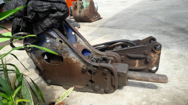 ขายหัวกระแทกใส่รถขุดขนาด 60   สภาพสวย นำเข้าจากญี่ปุ่นยังไม่ได้ใช้งานในไทย  สนใจโทร 089-7462641  สุวรรณี