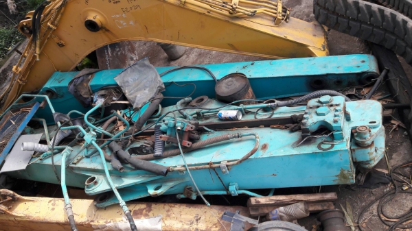 ขายบูม-อาร์ม  Komatsu  สภาพดี  พร้อมใช้  สนใจโทร  089-7462641  สุวรรณี