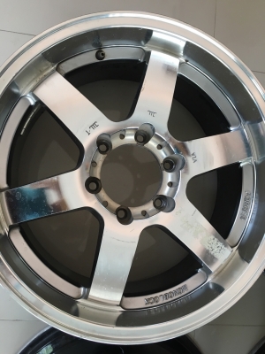 ขายล้อแม็ก 18 ใส่กะบะ 6 รู สภาพเดิมๆ ขายล้อแม็ก 18 ใส่กะบะ 6 รู สภาพเดิมๆ