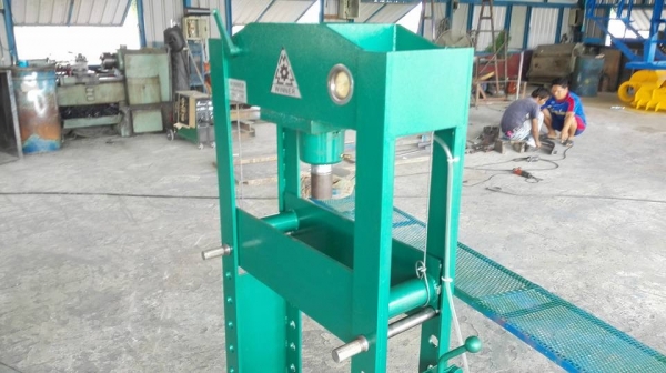 ** ขอบคุณผู้ซื้อ&amp;พี่เสือครับ ** แท่นอัดไฮดรอลิค WINNER 30 Ton.สภาพสวยสดใหม่อัดนุ่มหนักเบาพร้อมใช้มาเทสก่อนได้!!