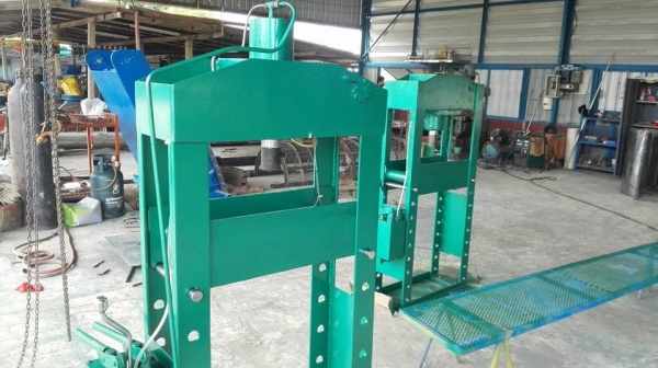 ** ขอบคุณผู้ซื้อ&amp;พี่เสือครับ ** แท่นอัดไฮดรอลิค WINNER 30 Ton.สภาพสวยสดใหม่อัดนุ่มหนักเบาพร้อมใช้มาเทสก่อนได้!!