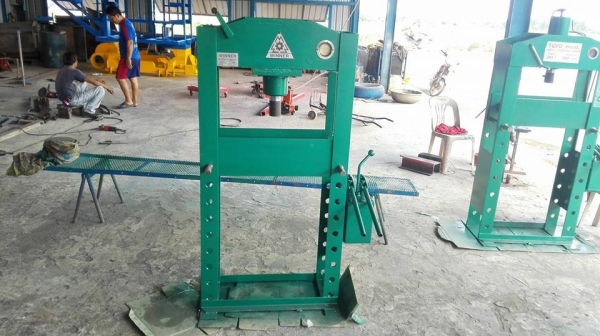 ** ขอบคุณผู้ซื้อ&amp;พี่เสือครับ ** แท่นอัดไฮดรอลิค WINNER 30 Ton.สภาพสวยสดใหม่อัดนุ่มหนักเบาพร้อมใช้มาเทสก่อนได้!!