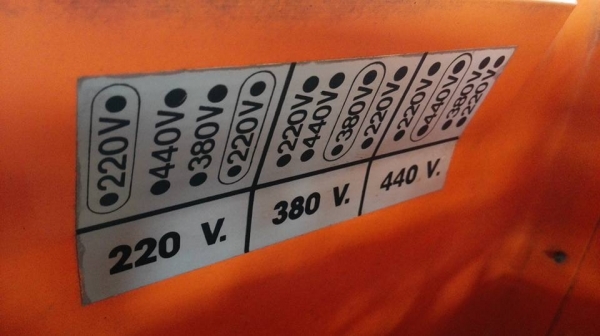 *** ขอบคุณผู้ซื้อ&amp;พี่เสือครับ!! *** พลังหน้าทอง MOD 300 ใช้ไฟ 3 ระบบ. 220/380/440V. เจ้าของเดิมดูแลดีสภาพเทพคัดมาด้วยใจ!!