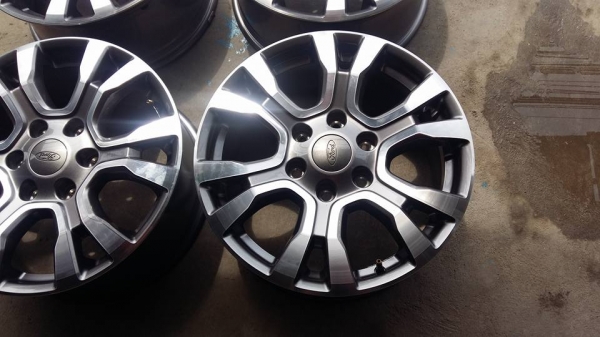 ขายล้อแม็กป้ายแดง ranger 18" สนใจติดต่อ ตาเล็ก ล้อและยางครับ 081-3747940