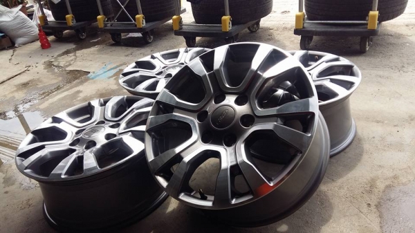 ขายล้อแม็กป้ายแดง ranger 18" สนใจติดต่อ ตาเล็ก ล้อและยางครับ 081-3747940