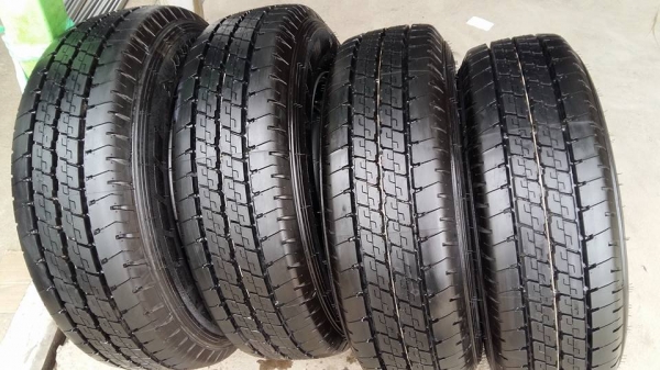 ขายล้อเหล็กป้ายแดง dmax 15"  ยางปี16 สนใจติดต่อ ตาเล็ก ล้อและยางครับ 081-3747940