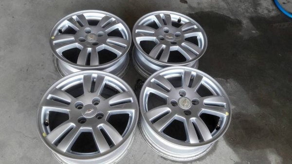 ขายล้อแม็ก chev sonic 15" สีเดิม สนใจติดต่อ ตาเล็ก ล้อและยางครับ 081-3747940