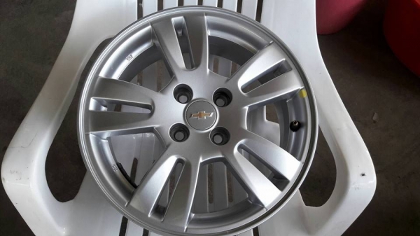 ขายล้อแม็ก chev sonic 15" สีเดิม สนใจติดต่อ ตาเล็ก ล้อและยางครับ 081-3747940