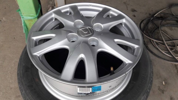 ขายล้อแม็กป้ายแดง honda brio 14"  สนใจติดต่อ ตาเล็ก ล้อและยางครับ 081-3747940