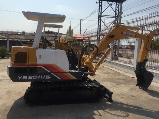 รถขุด Yanmar YB251UZ มือสองนำเข้าจากญี่ปุ่น ทำสีใหม่ พร้อมใช้งาน