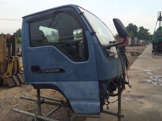 หัวเก๋ง NISSAN  UD พร้อมอะไหล่