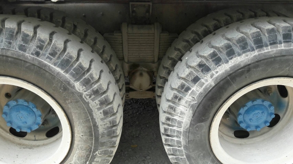 รถสภาพสวยๆ 10 ล้อ โม่ปูน