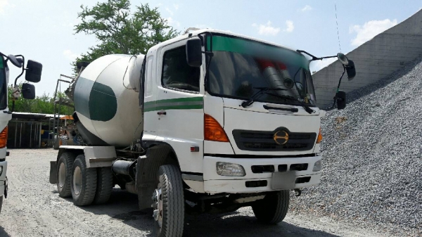 รถสภาพสวยๆ 10 ล้อ โม่ปูน