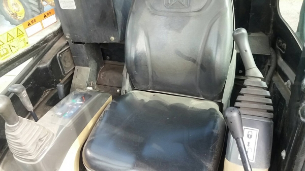 ขายรถขุด CATERPILLAR รุ่น 303CR ชั่วโมงทำงานน้อย ขายรถขุด CATERPILLAR รุ่น 303CR ชั่วโมงทำงานน้อย