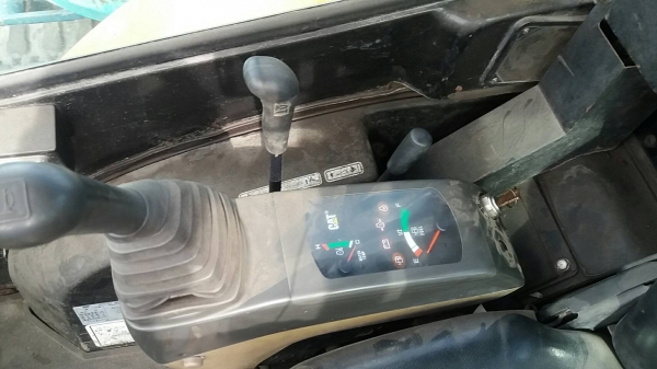 ขายรถขุด CATERPILLAR รุ่น 303CR ชั่วโมงทำงานน้อย ขายรถขุด CATERPILLAR รุ่น 303CR ชั่วโมงทำงานน้อย