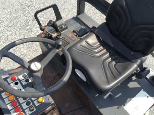 ขายรถBomagรุ่นBW125ADHนำเข้าจากญี่ปุ่น ไม่เคยใช้งานในไทย มีเอกสารพร้อมจดทะเบียน น้ำหนัก3.6ตันหน้าเหล็กหลังเหล็ก  บดอัดสั่นสเทือนได้ทั้ง2ล้อ เอวออ่น  เครื่องยนต์ดีเซล3สูบ สภาพดีพร้อมใช้งาน มีให้เลือกหลายคันหลายขนาด