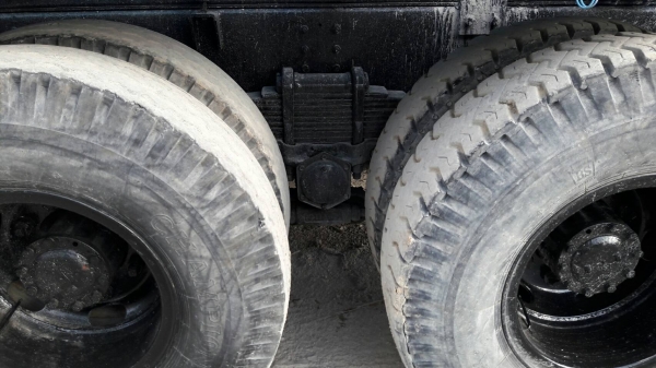 รถสภาพสวยๆ 10 ล้อ โม่ปูน