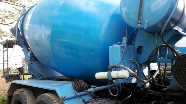 รถสภาพสวยๆ 10 ล้อ โม่ปูน