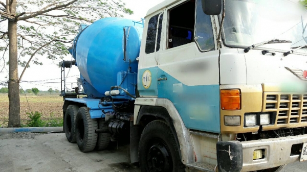 รถสภาพสวยๆ 10 ล้อ โม่ปูน