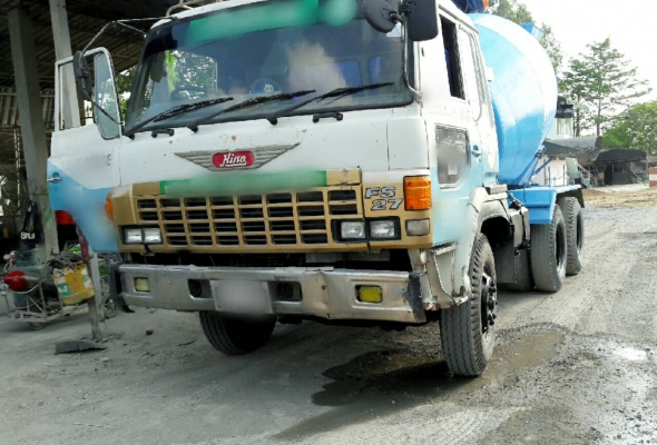 รถสภาพสวยๆ 10 ล้อ โม่ปูน